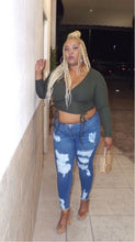 Load image into Gallery viewer, DARK DISTRESSED JEANS
