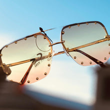 Load image into Gallery viewer, TRENDSETTER SHADES
